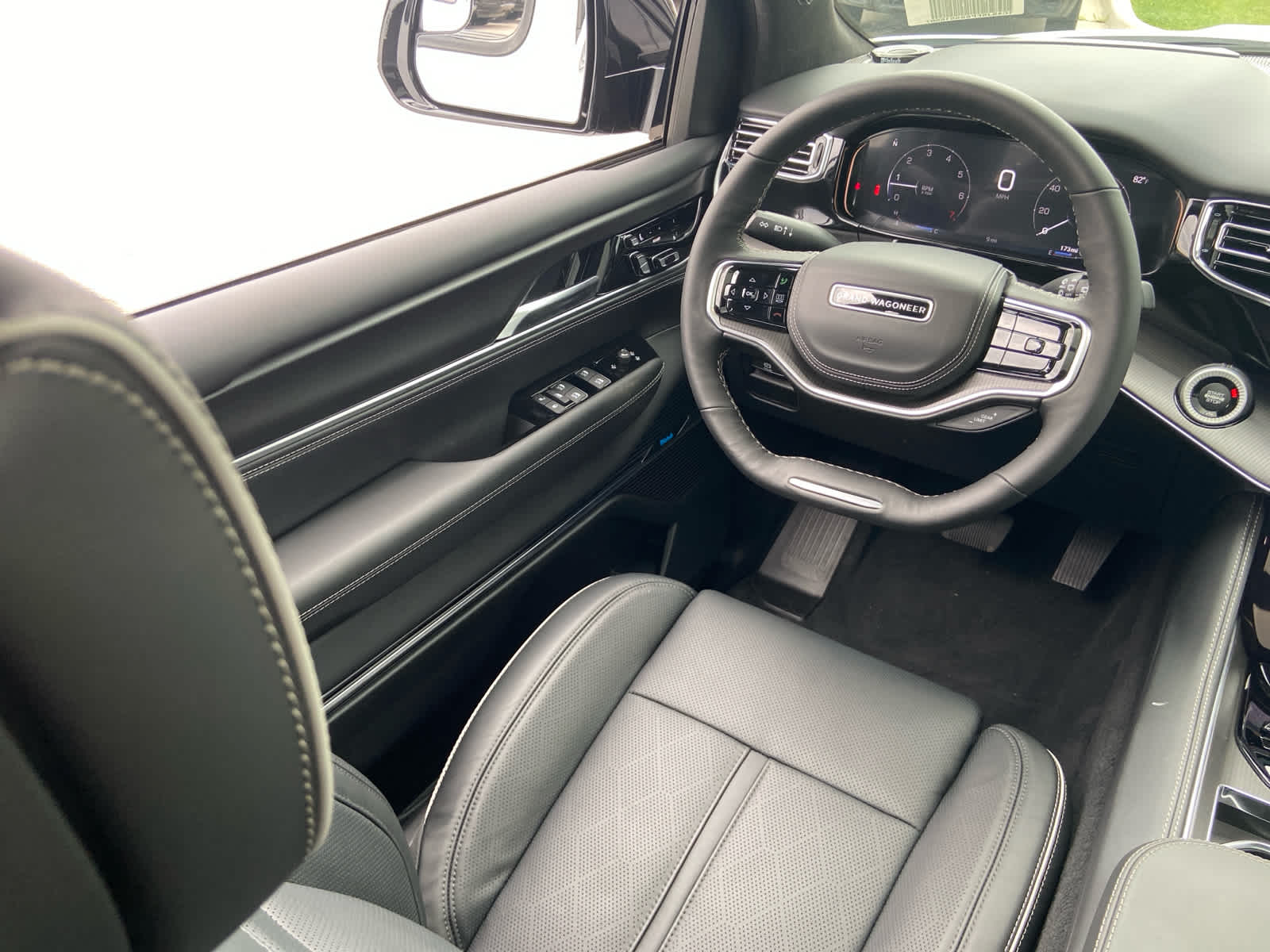 2025 Jeep Grand Wagoneer L II Obsidian photo 14