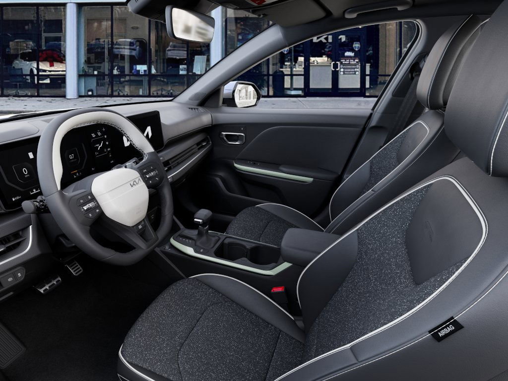 2025 Kia K4 GT-Line photo 11
