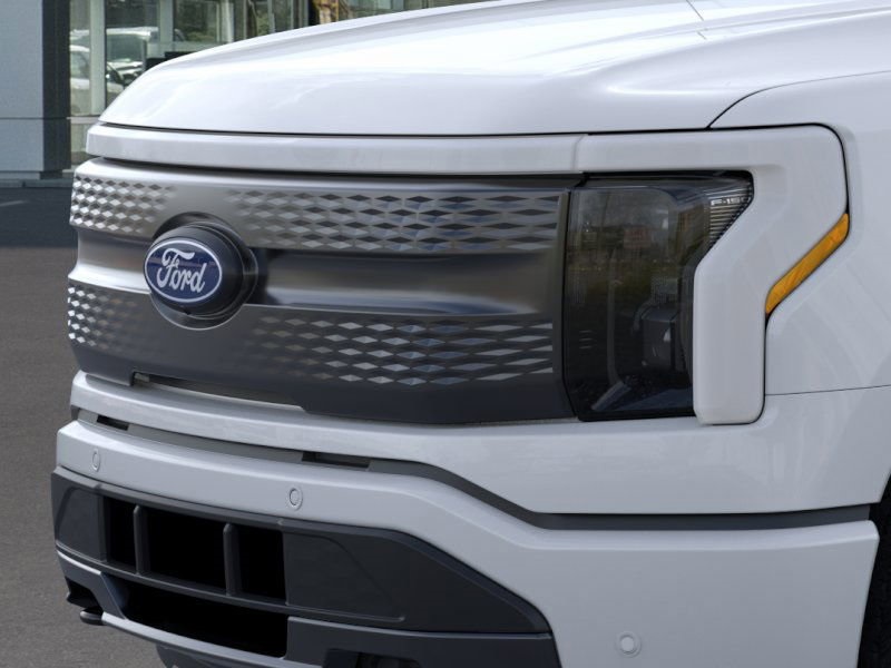 2025 Ford F-150 Lightning photo 16