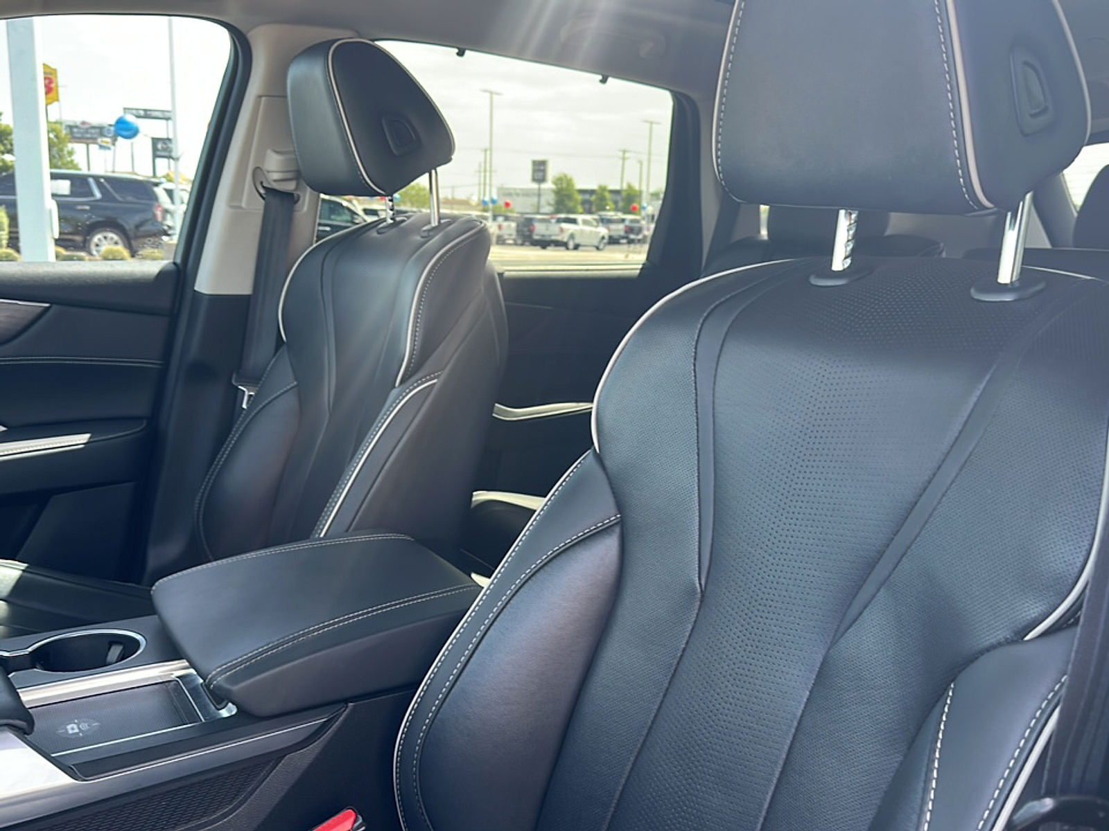 2023 Acura MDX SH-AWD Advance photo 3