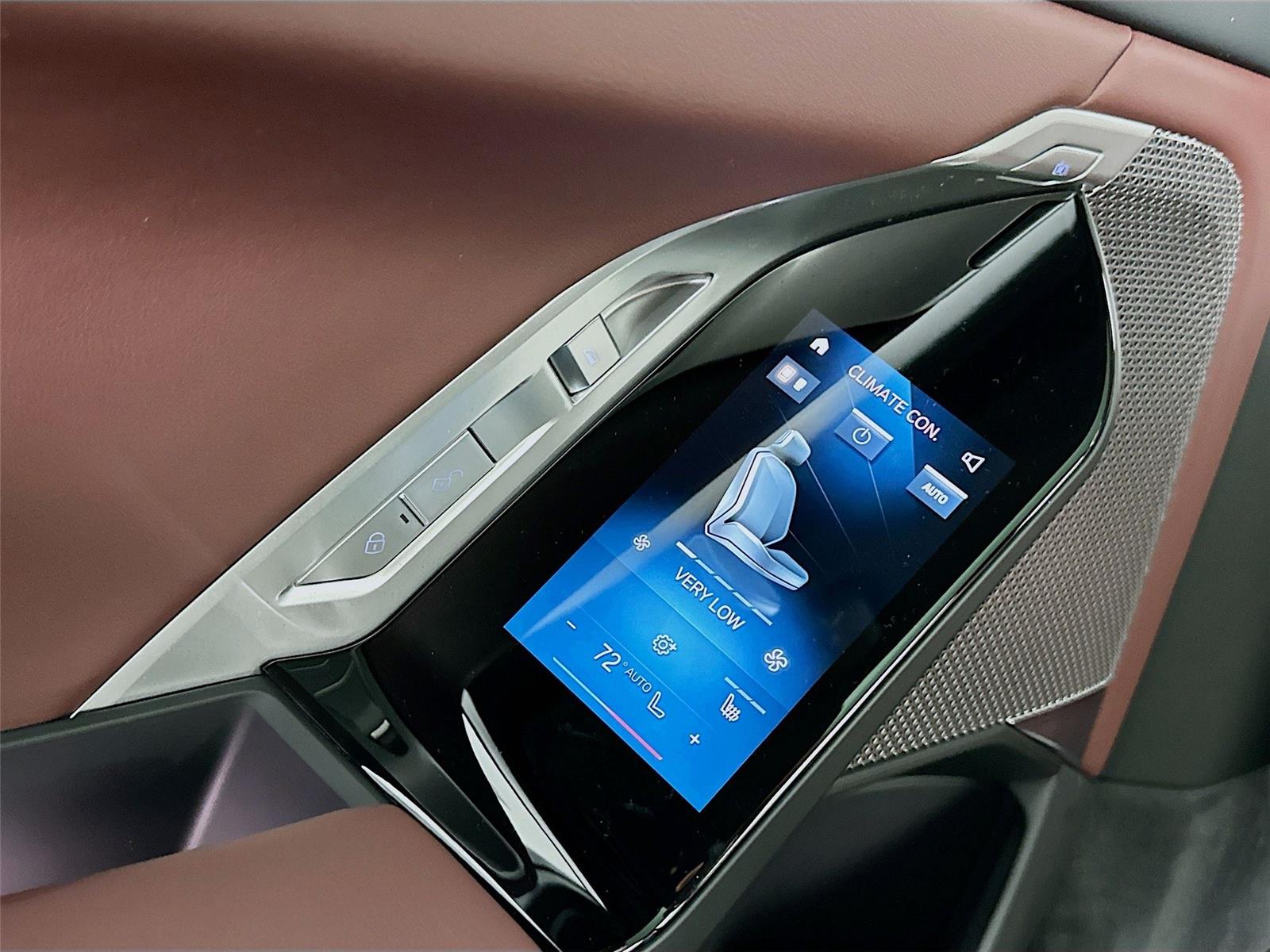 2026 Bmw 750e photo 27