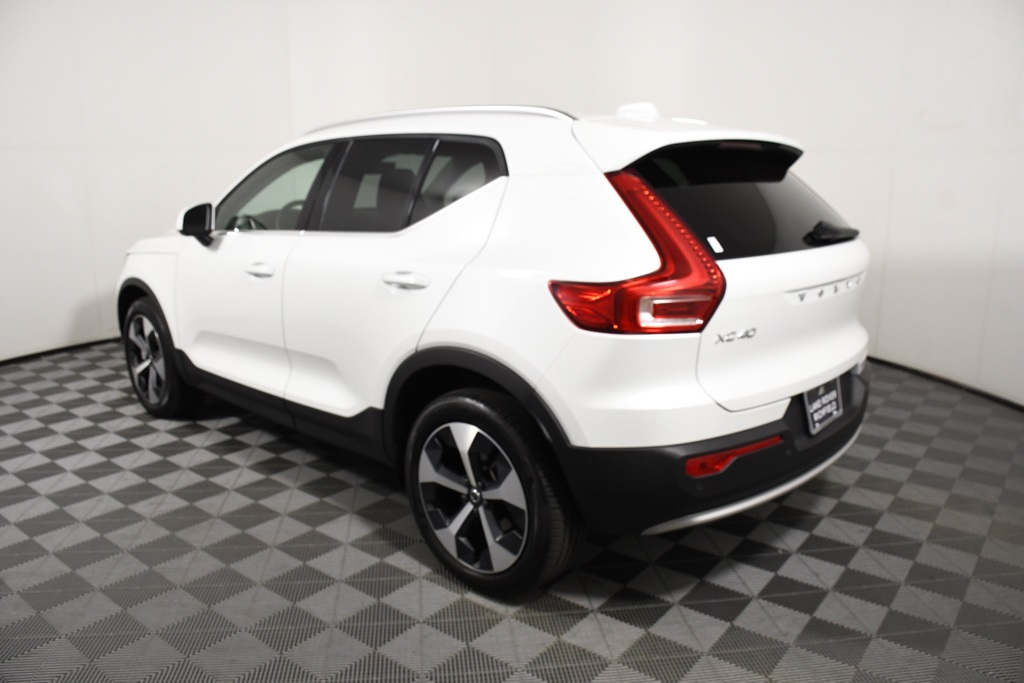 2025 Volvo XC40 Plus photo 3