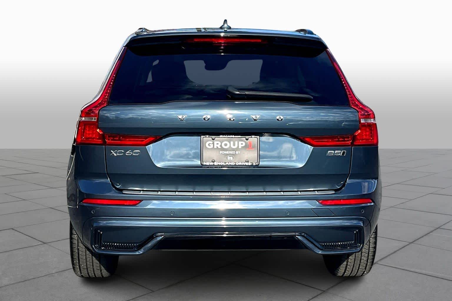 2023 Volvo XC60 Plus photo 4