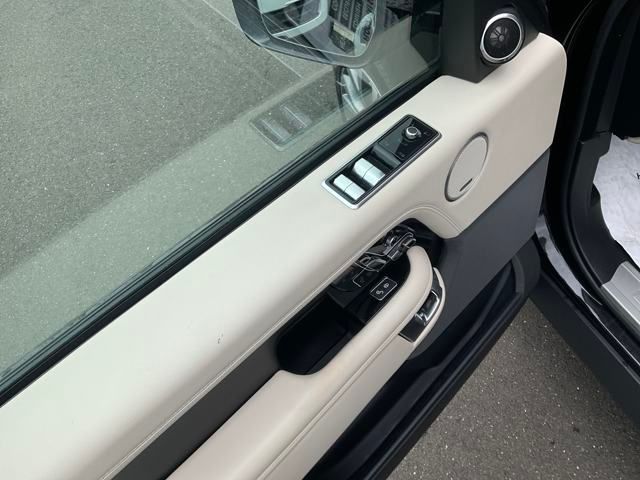 2020 Land Rover Range Rover HSE photo 12