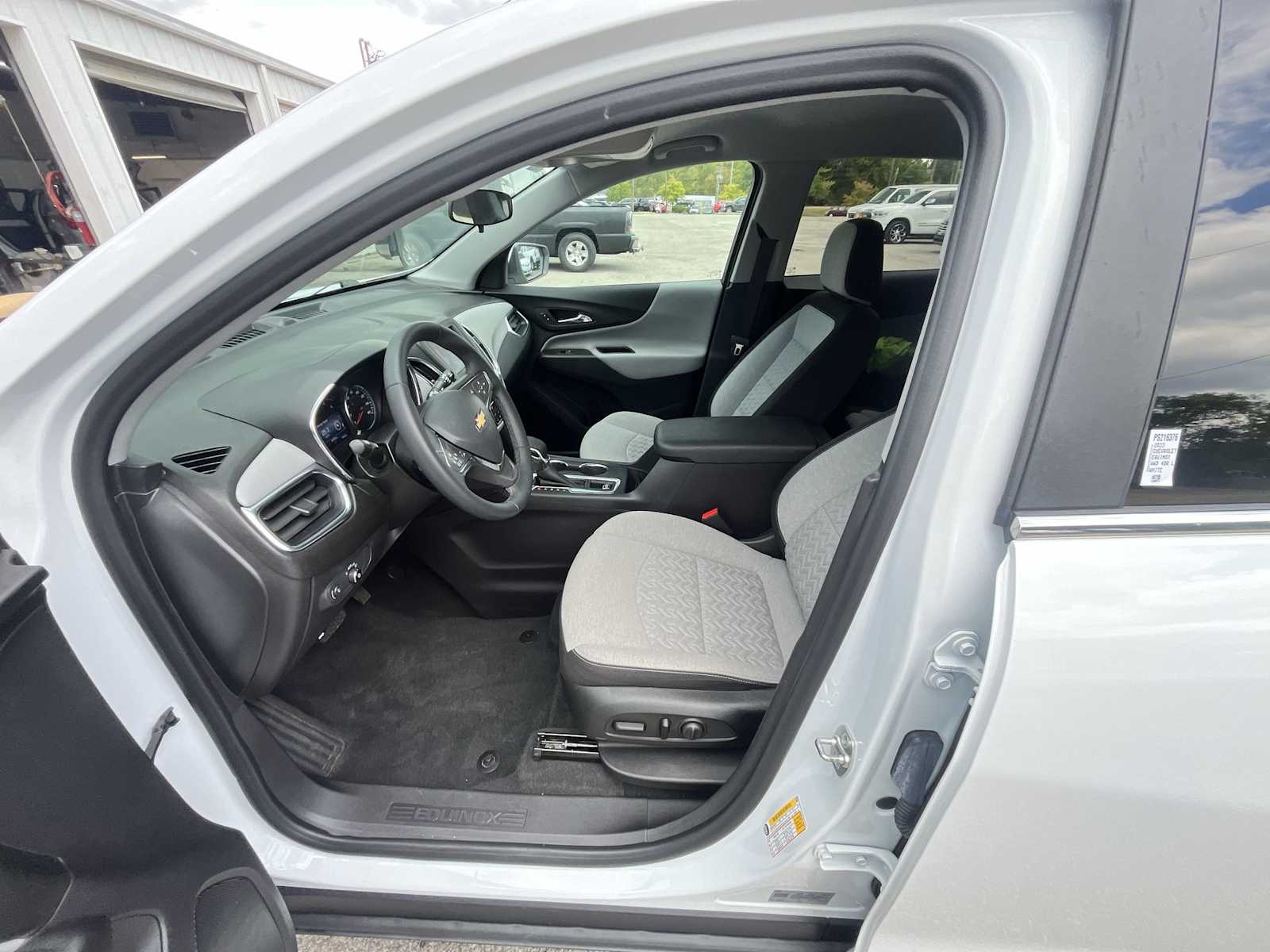 2023 Chevrolet Equinox LT photo 11