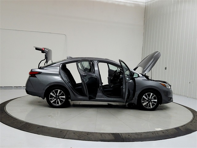 2025 Nissan Versa 1.6 SV photo 14