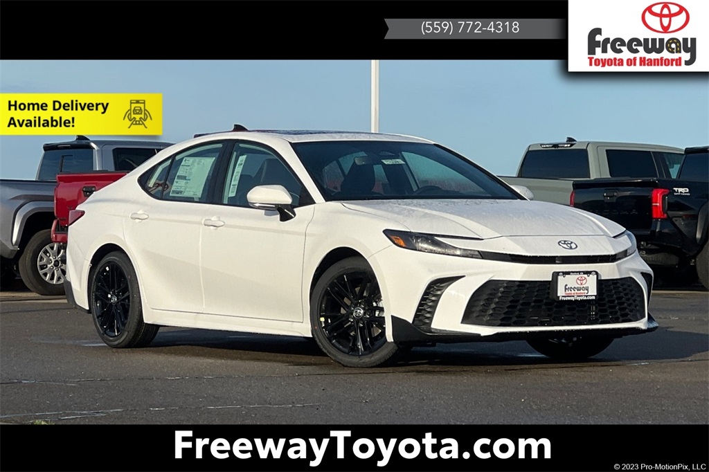 2026 Toyota Camry SE's photo