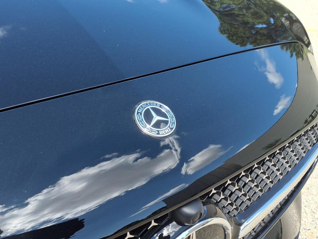2025 Mercedes Benz C 300 4MATIC Sedan photo 3