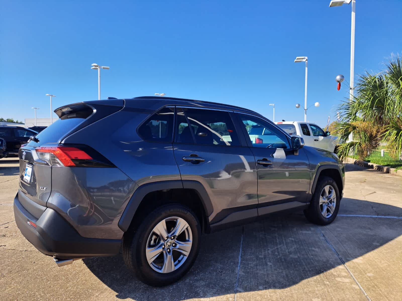 2024 Toyota RAV4 XLE photo 3