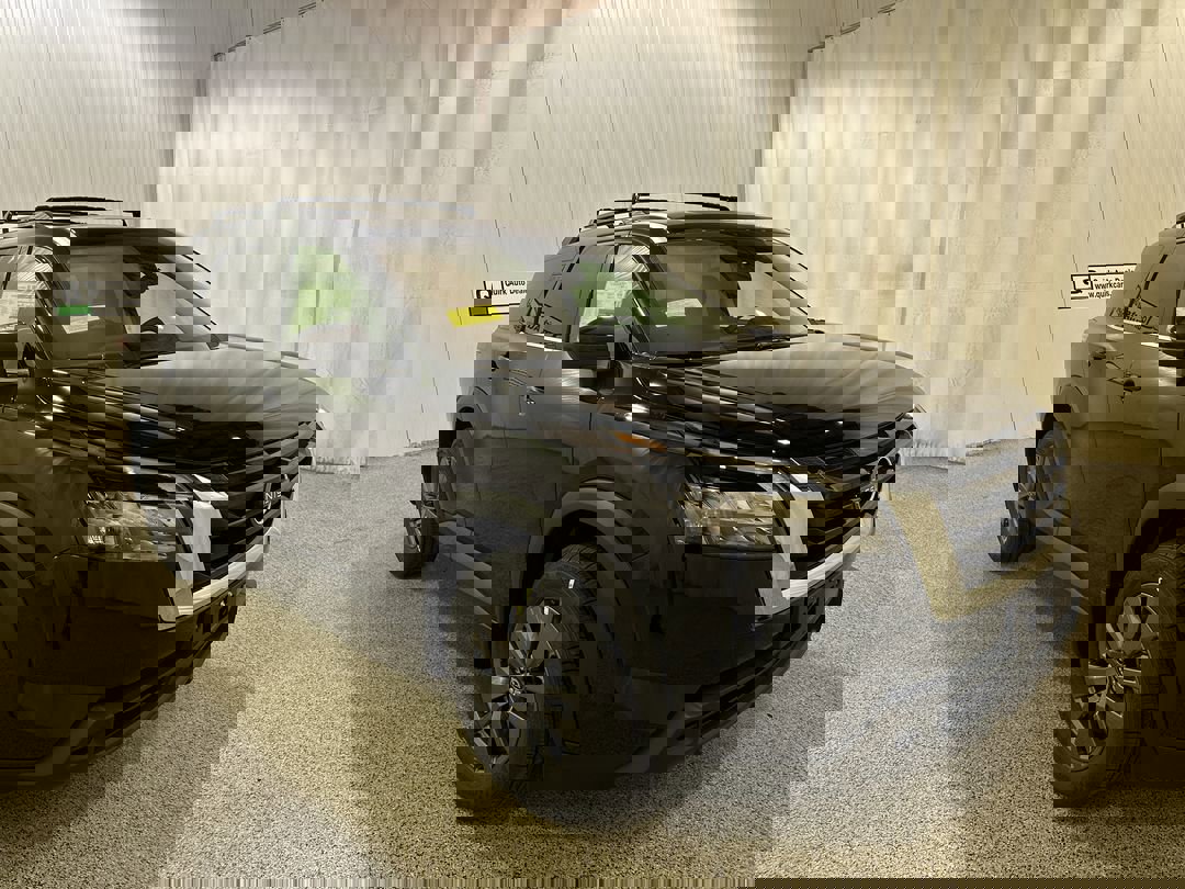 2025 Nissan Pathfinder SV's photo