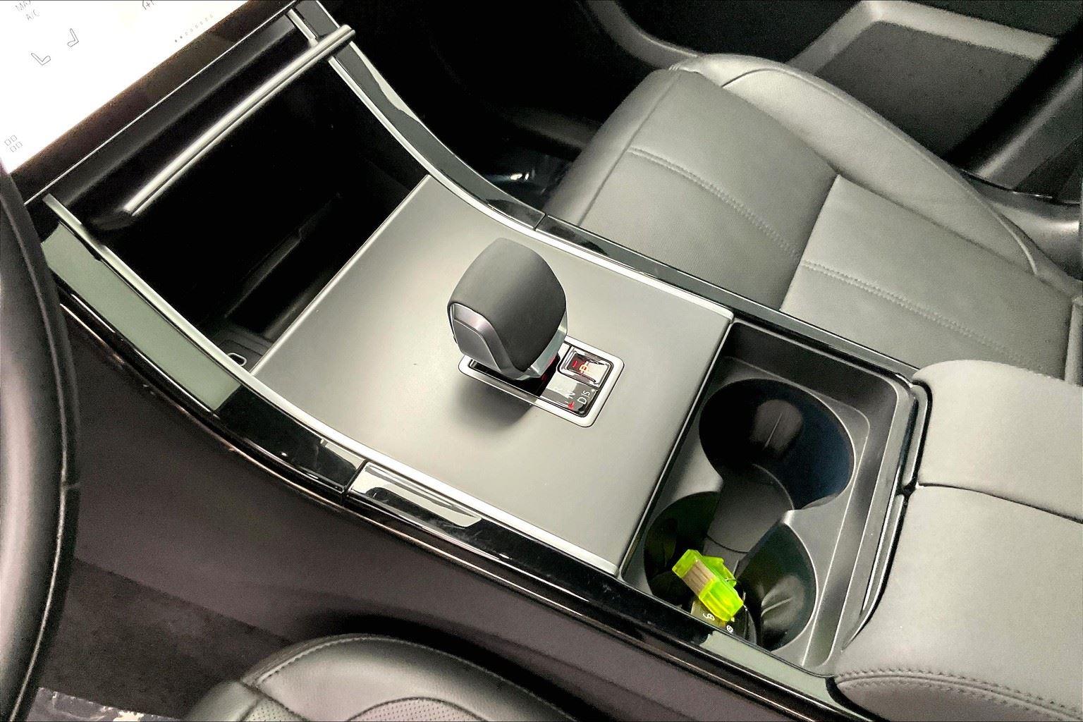 2025 Land Rover Range Rover Velar SE photo 12