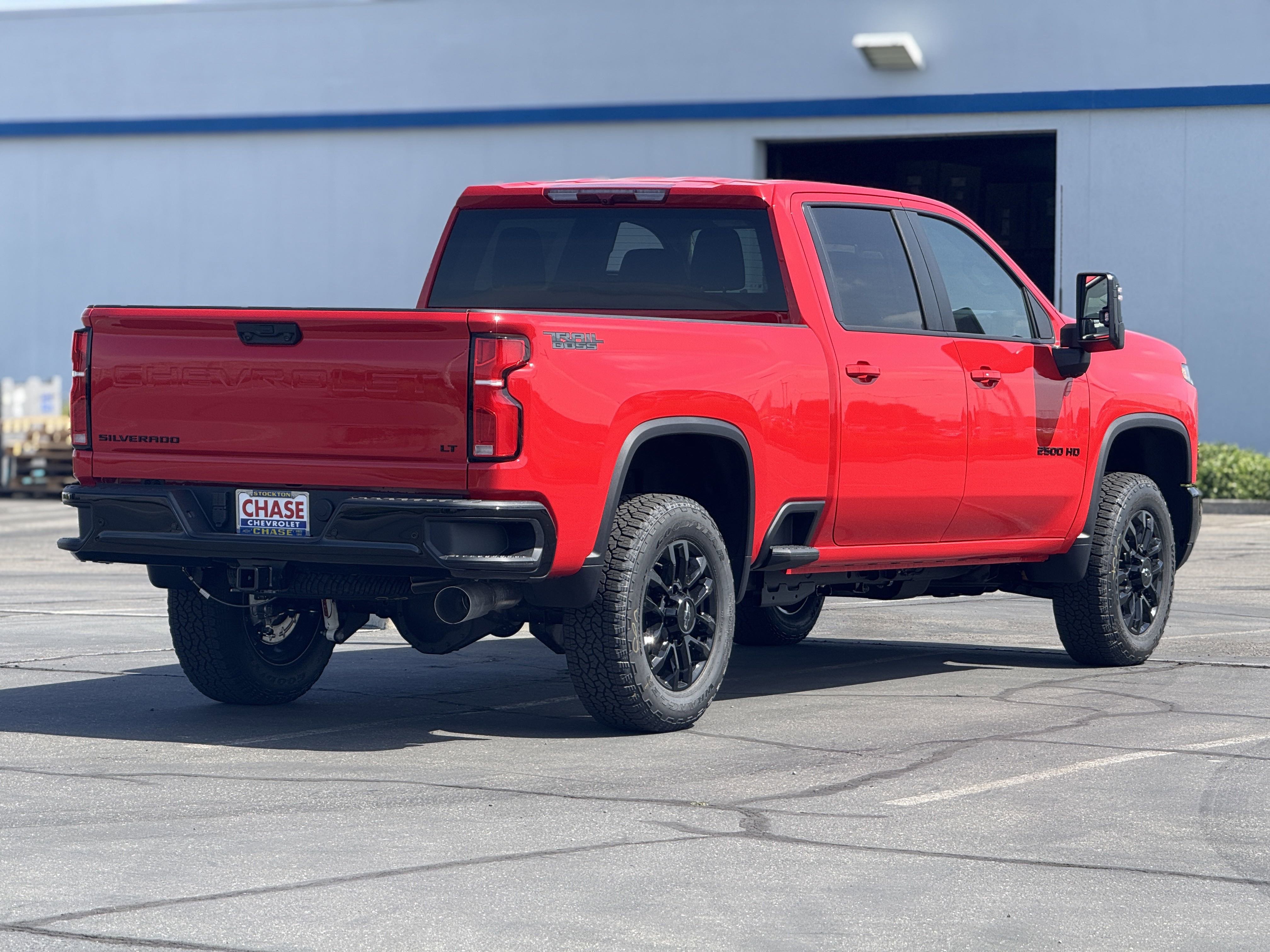 2025 Chevrolet Silverado 2500HD LT photo 4