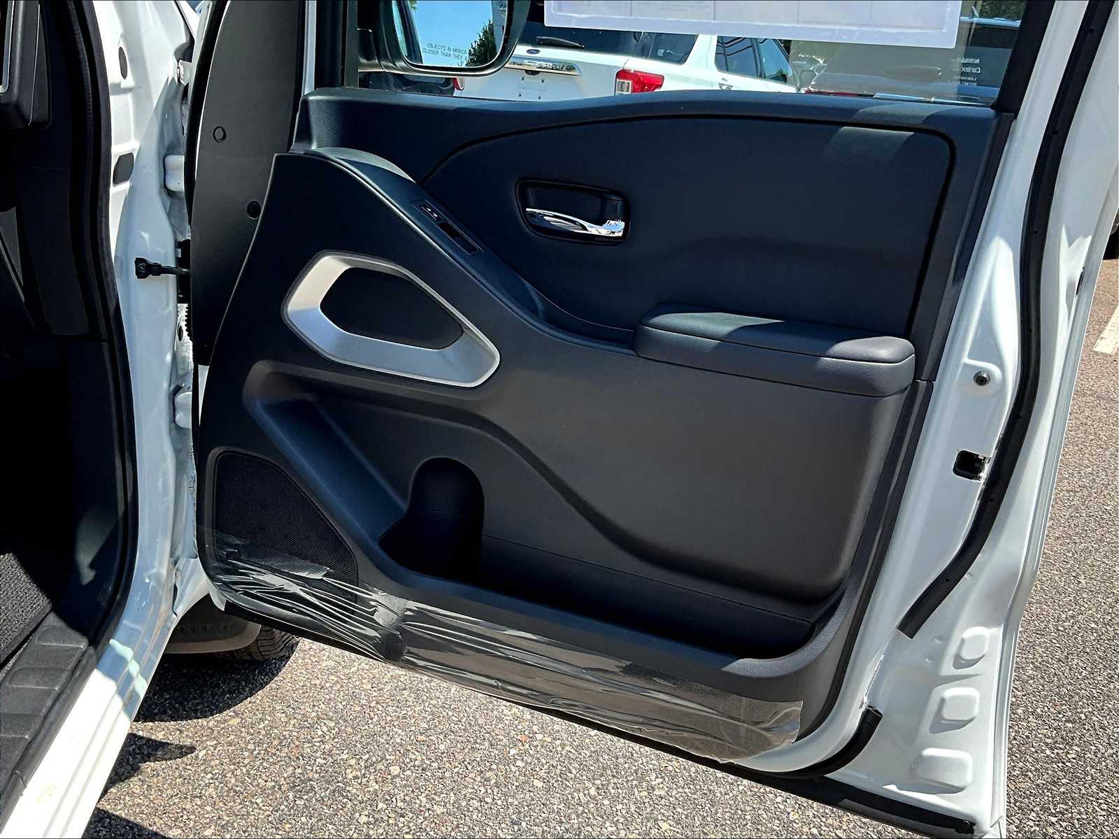 2025 Nissan Frontier SV photo 12