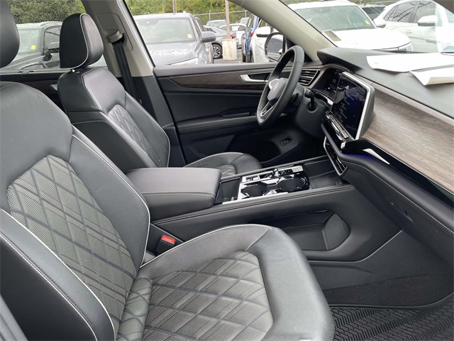 2024 Volkswagen Atlas SEL Premium R-Line photo 9