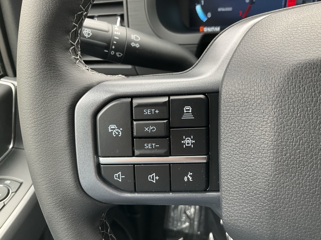 2025 Ford F-150 XLT photo 4