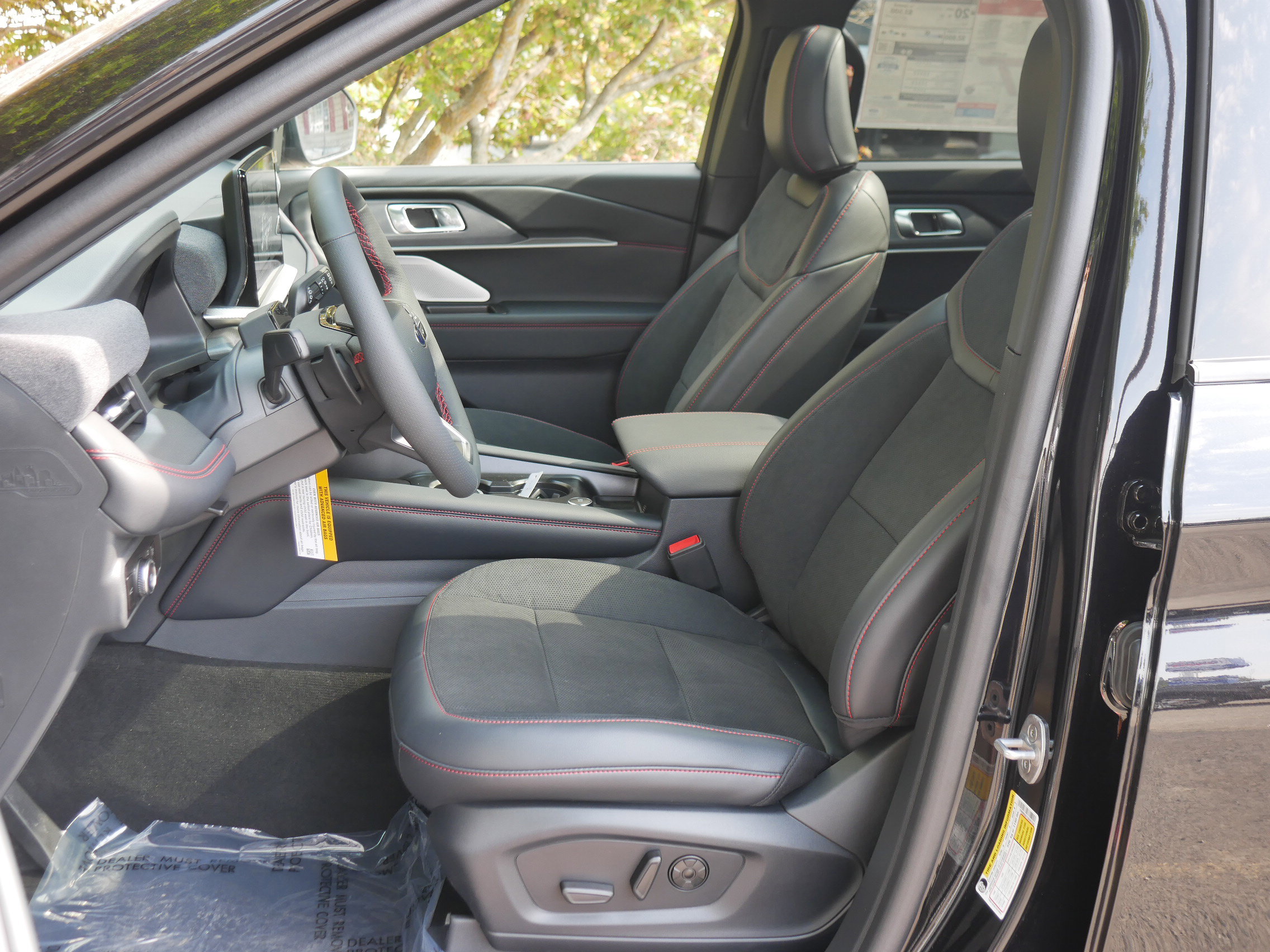 2025 Ford Explorer ST photo 2