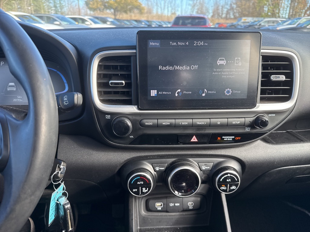 2023 Hyundai Venue SEL photo 2