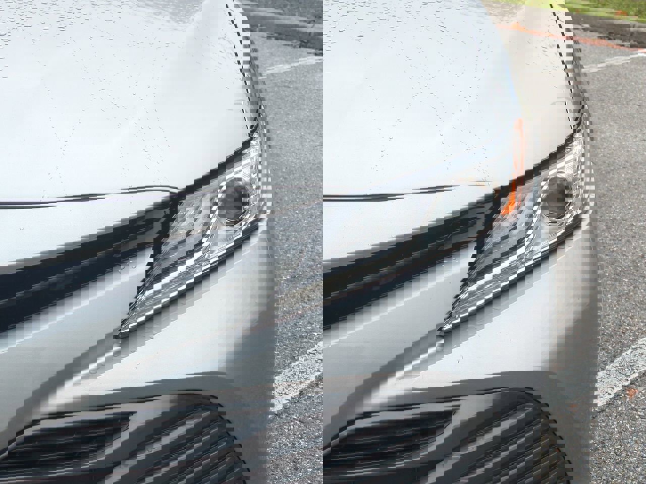 2019 Toyota Camry SE XLE Hybrid photo 10