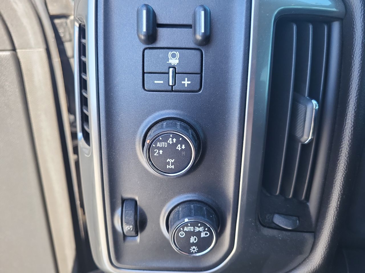 2016 Chevrolet Silverado 1500 LT photo 22