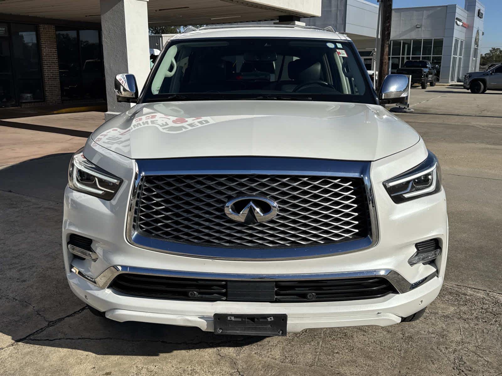 2019 Infiniti QX80 Luxe photo 3