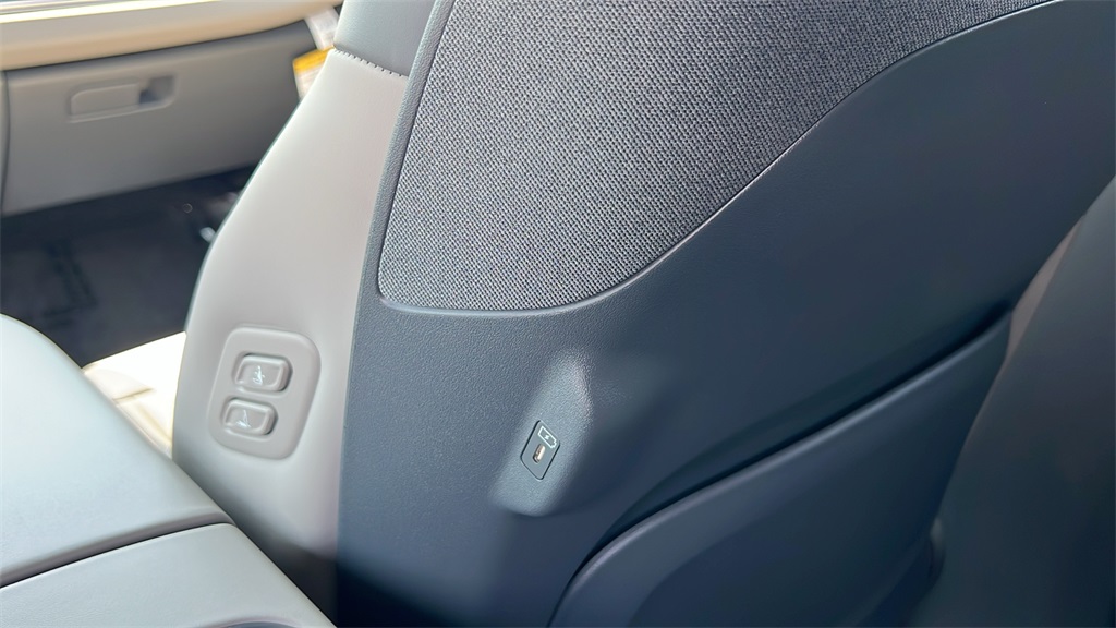 2026 Kia EV9 Wind photo 6