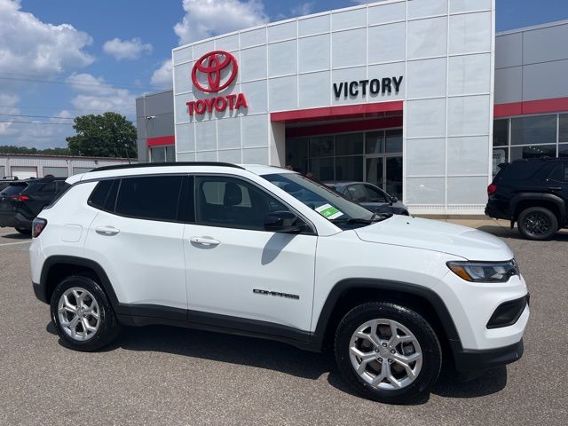 2024 Jeep Compass Latitude's photo