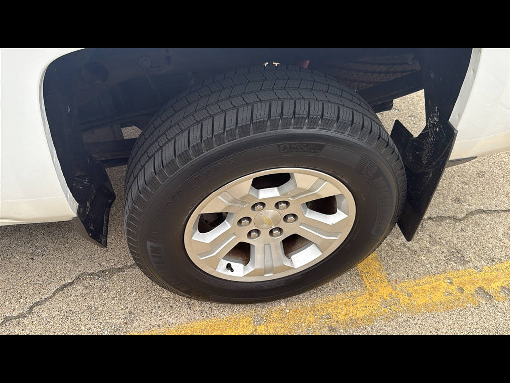 2018 Chevrolet Silverado LT photo 23