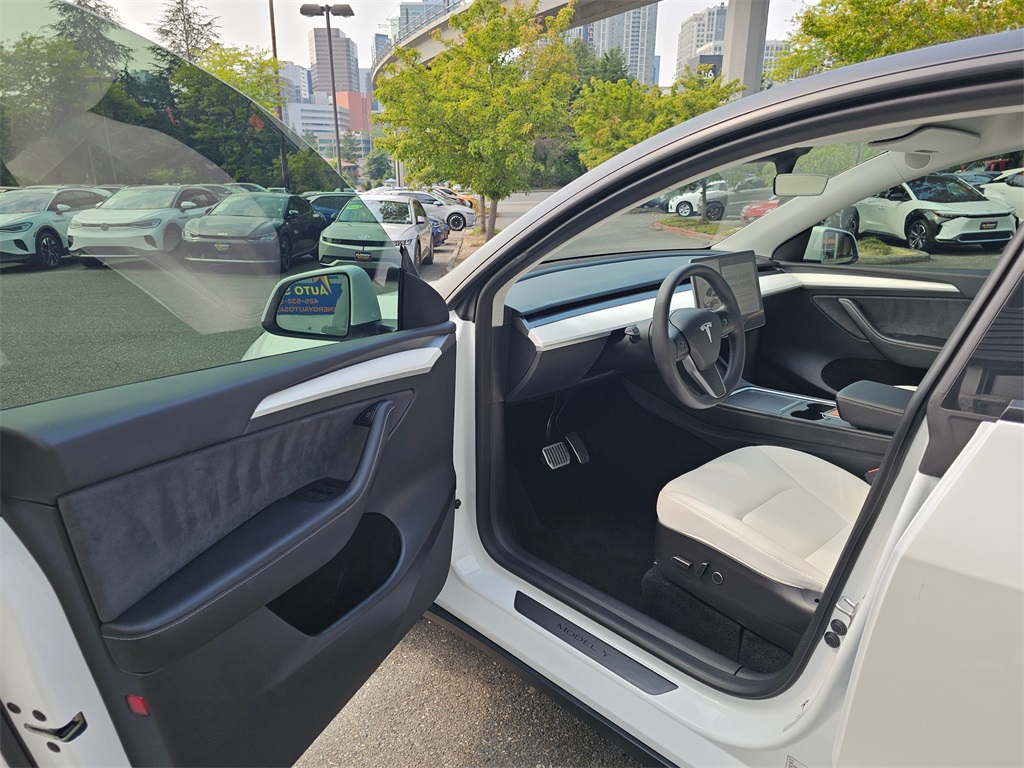 2023 Tesla Model Y Long Range photo 21