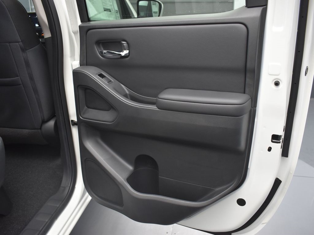 2025 Nissan Frontier SV photo 15