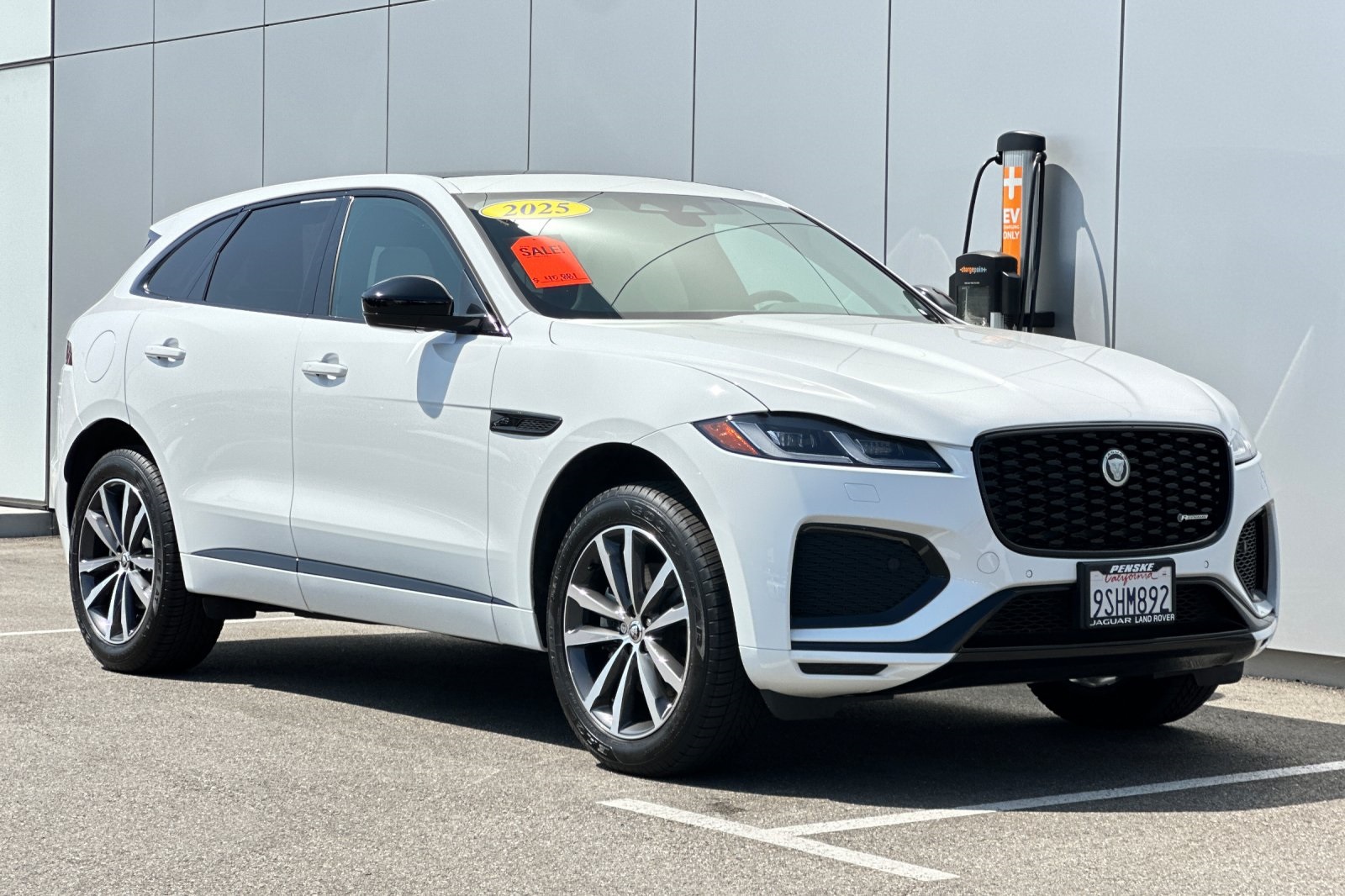 2025 Jaguar F-PACE P250 R-Dynamic S photo 8