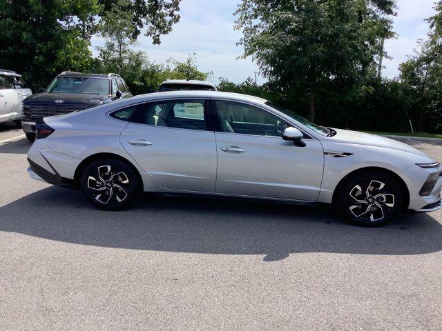 2025 Hyundai Sonata SEL photo 4