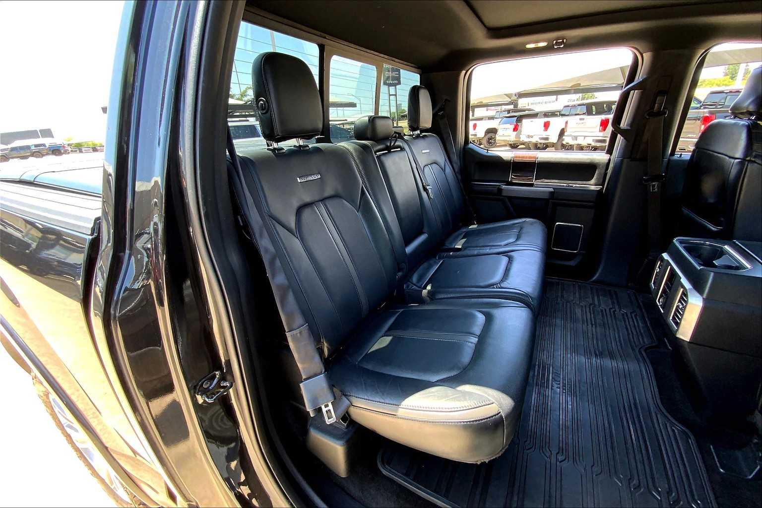 2015 Ford F-150 Platinum photo 17