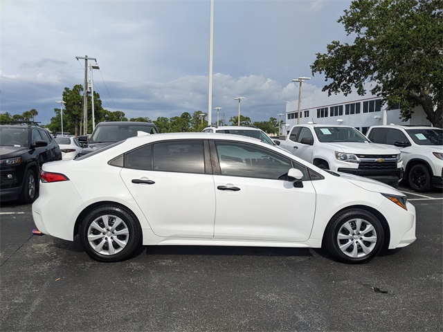 2022 Toyota Corolla LE photo 2