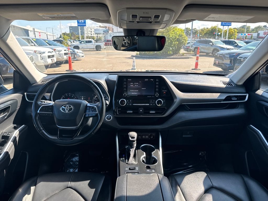 2020 Toyota Highlander XLE photo 2