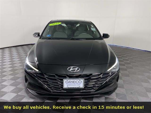 2022 Hyundai Elantra SEL photo 2