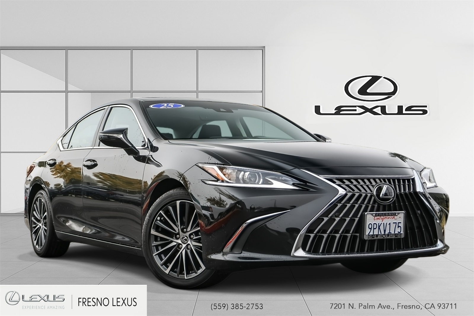 2025 Lexus ES Hybrid 300h's photo