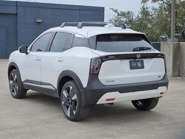 2025 Nissan Kicks SR photo 3