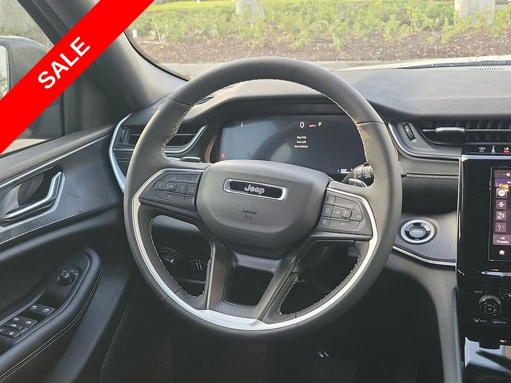 2025 Jeep Grand Cherokee Laredo Altitude photo 24