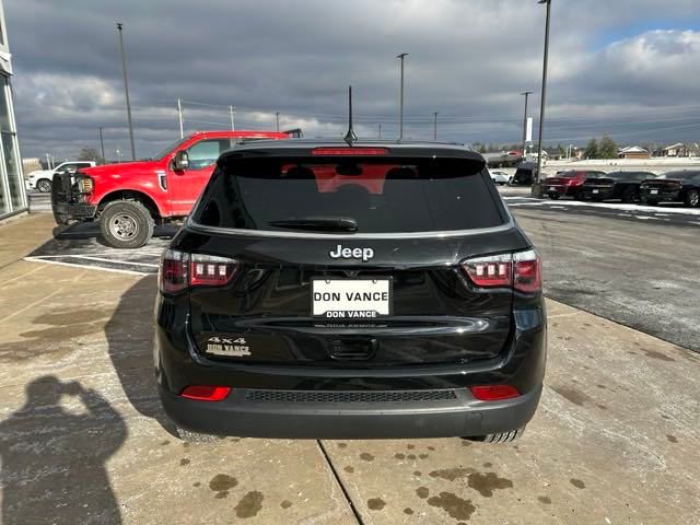 2025 Jeep Compass Sport photo 3