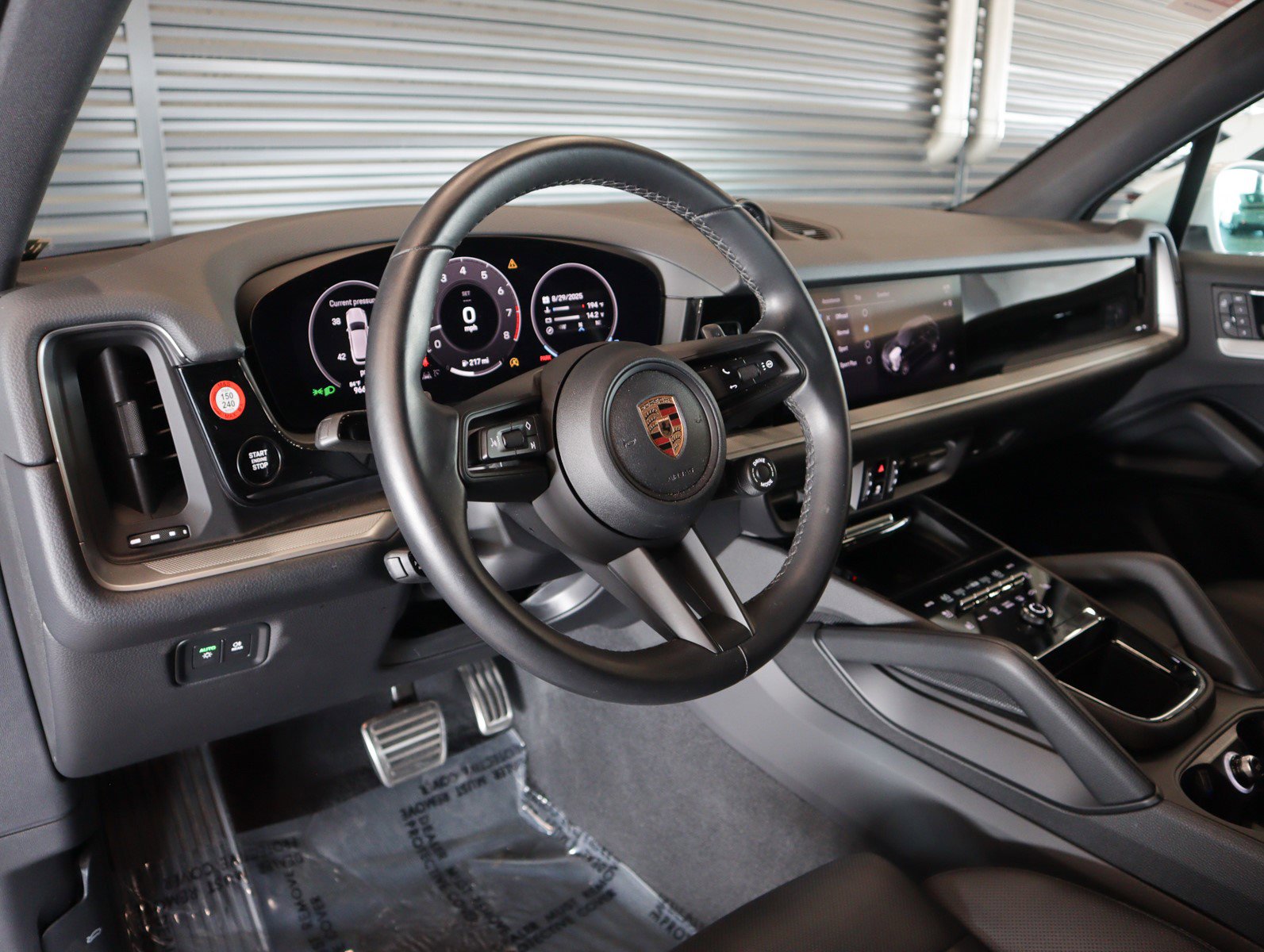 2024 Porsche Cayenne S photo 4