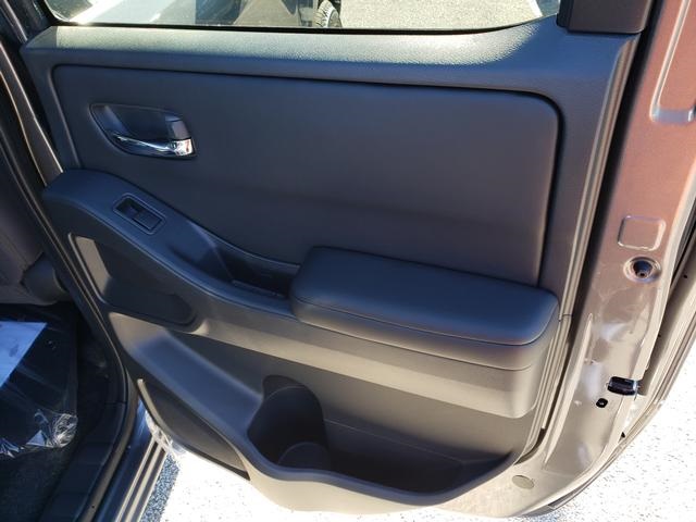 2025 Nissan Frontier Crew Cab SV photo 19
