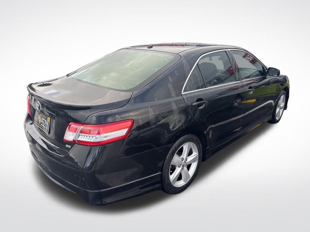 2010 Toyota Camry SE photo 2