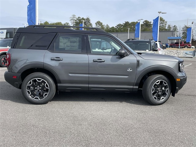 2025 Ford Bronco Sport Outer Banks photo 2