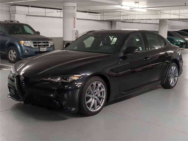 2025 Alfa Romeo Giulia Base photo 3