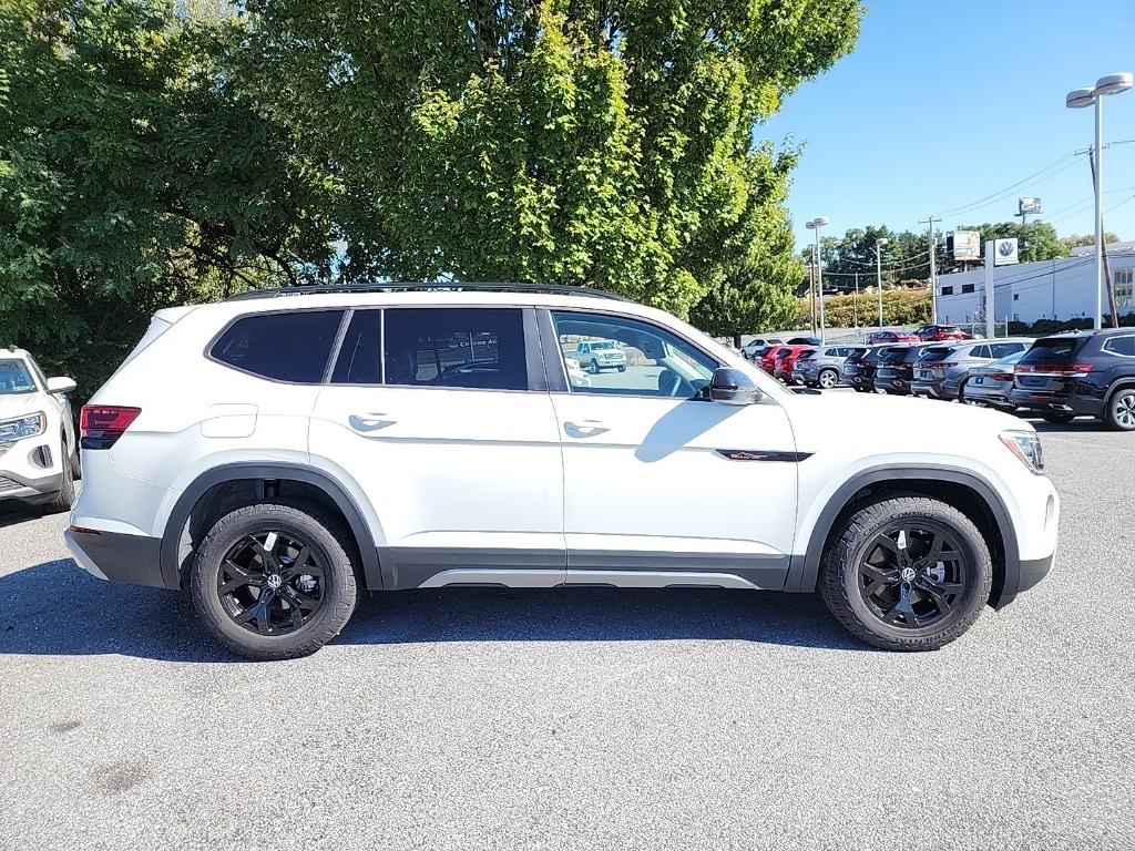 2025 Volkswagen Atlas Peak Edition SE photo 4