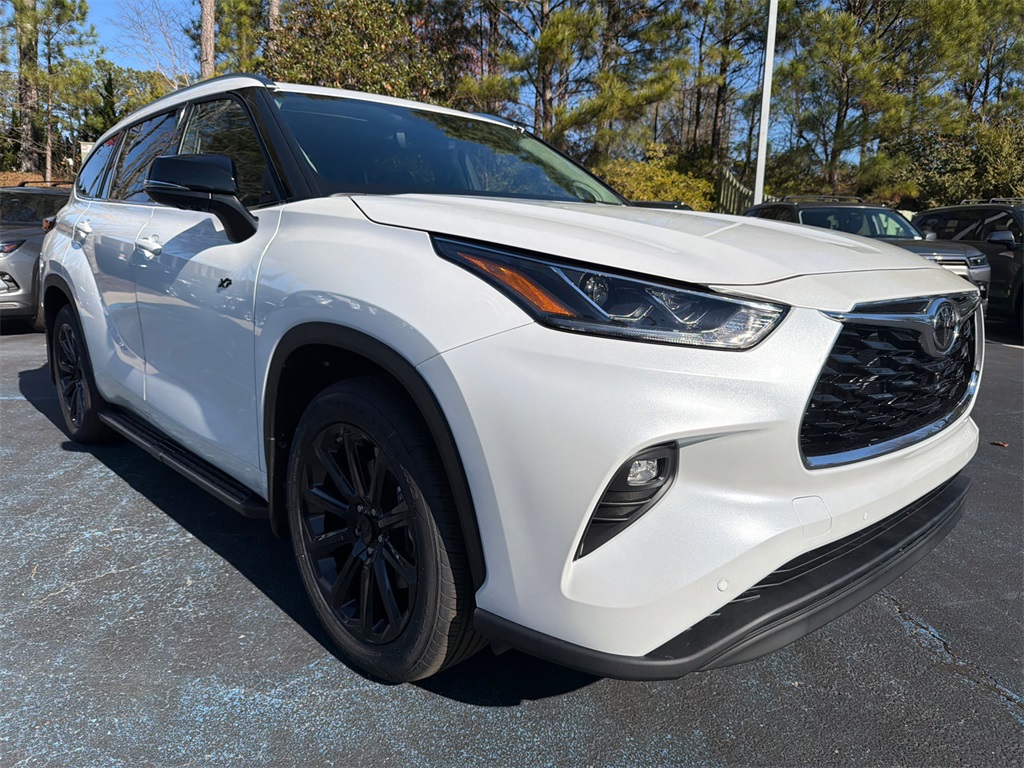 2026 Toyota Highlander Limited's photo