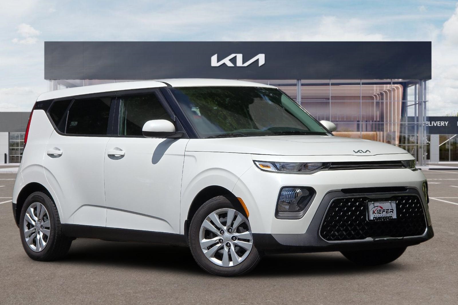 2022 Kia Soul LX S X-Line photo 2