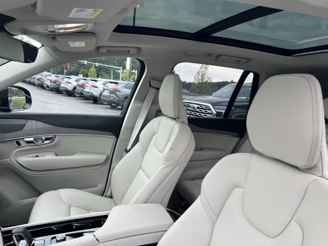 2025 Volvo XC90 B5 Plus photo 6