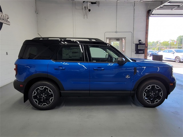 2025 Ford Bronco Sport Outer Banks photo 3