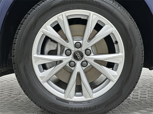 2022 Audi Q3 S line Premium Plus photo 2